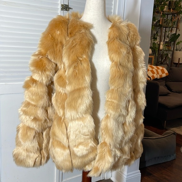 Missguided beige faux fur coat - Picture 1 of 4